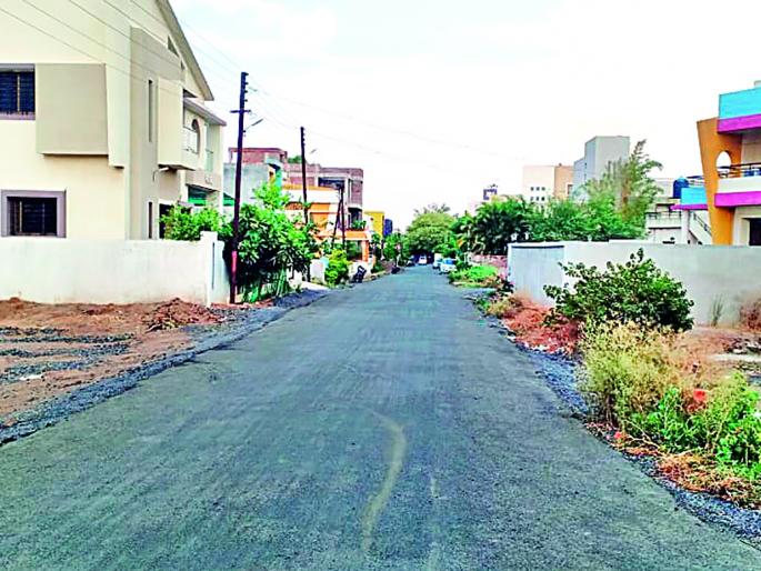Asphalting of roads with closed gutters | बंदिस्त गटारींसह रस्त्यांचे डांबरीकरण Asphalting of roads with closed gutters | बंदिस्त गटारींसह रस्त्यांचे डांबरीकरण