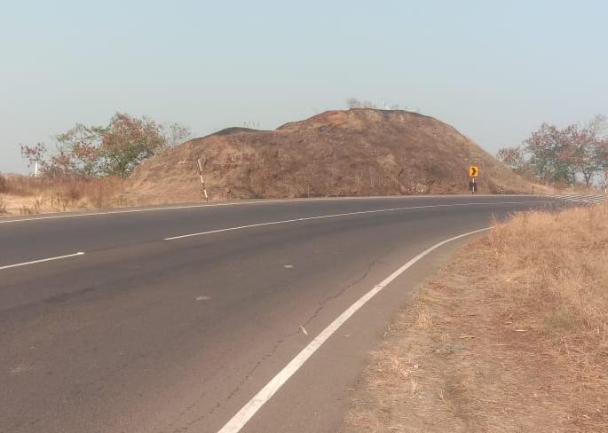 The Ghorwad Ghat turn on the Sinnar-Ghoti route became dangerous | सिन्नर-घोटी मार्गावरील घोरवड घाटातील वळण बनले धोकेदायक