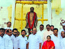The height of the abbey is similar to that of the Himalayas | आबांच्या कर्तृत्वाची उंची हिमालयाएवढी The height of the abbey is similar to that of the Himalayas | आबांच्या कर्तृत्वाची उंची हिमालयाएवढी