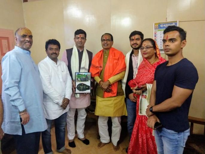  Darshan of Trimbakaraja by Shivraj Singh Chauhan | शिवराजसिंह चौहान यांच्याकडून त्र्यंबकराजाचे दर्शन