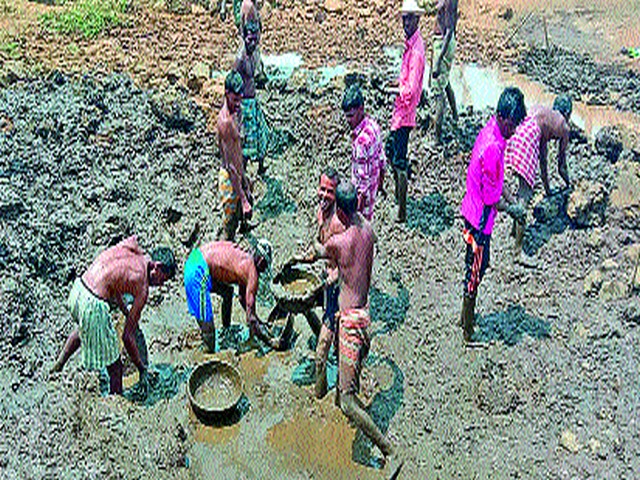 Time to die for hunger and thirst | भुकेबरोबरच तहानेनेही जीव जाण्याची वेळ