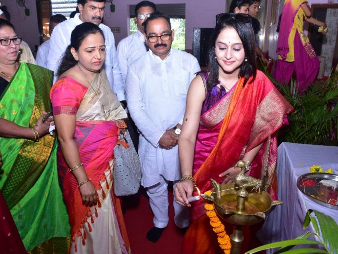 Qualities of meritorious students, including Gunbir Murbadkar; Actress Mrinal Kulkarni honors! | गुणी मुरबाडकरांसह गुणवंत विद्यार्थ्यांचे कौतूक; अभिनेत्री मृणाल कुलकर्णीच्या हस्ते गुणगौरव ! Qualities of meritorious students, including Gunbir Murbadkar; Actress Mrinal Kulkarni honors! | गुणी मुरबाडकरांसह गुणवंत विद्यार्थ्यांचे कौतूक; अभिनेत्री मृणाल कुलकर्णीच्या हस्ते गुणगौरव !