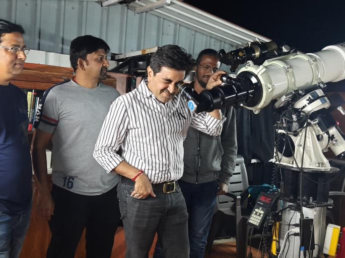 Astronomers from Mumbai-Thane experience the world of asteroids from Shahapur | मुंबई-ठाण्यातील खगोलप्रेमींनी शहापुरातून अनुभवली तारांगणाची दुनिया Astronomers from Mumbai-Thane experience the world of asteroids from Shahapur | मुंबई-ठाण्यातील खगोलप्रेमींनी शहापुरातून अनुभवली तारांगणाची दुनिया