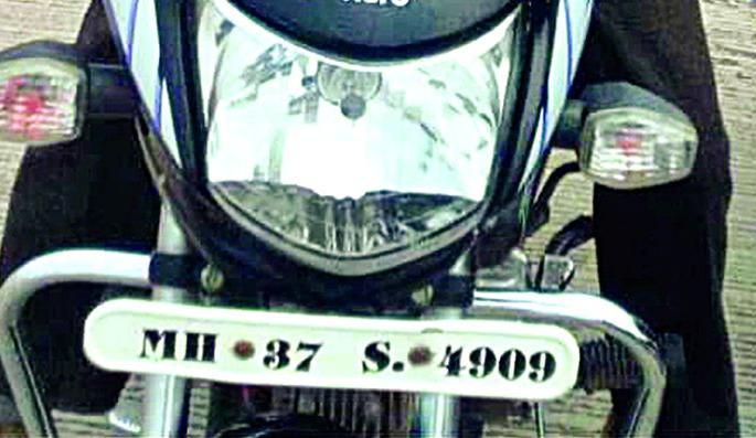 Two vehicles of the same number are running in Washim district | वाशिम जिल्ह्यात धावताहेत एकाच क्रमांकाची दोन वाहने Two vehicles of the same number are running in Washim district | वाशिम जिल्ह्यात धावताहेत एकाच क्रमांकाची दोन वाहने