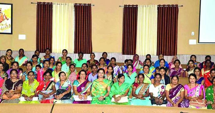 Women farmers felicitated on agriculture day at washim | कृषीदिनी झाला शेतमाऊलींचा सन्मान! Women farmers felicitated on agriculture day at washim | कृषीदिनी झाला शेतमाऊलींचा सन्मान!