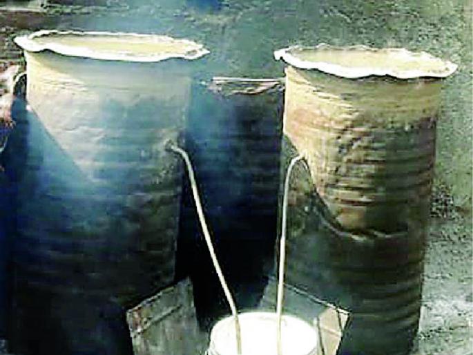 10 thousand hands engaged in liquor business | दारू व्यवसायात गुंतले १० हजार हात 10 thousand hands engaged in liquor business | दारू व्यवसायात गुंतले १० हजार हात