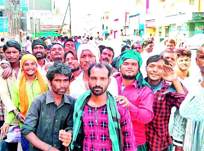 Walaaghat Bandini gets three days work | वाळूघाटबंदीने तीनच दिवस मिळते काम