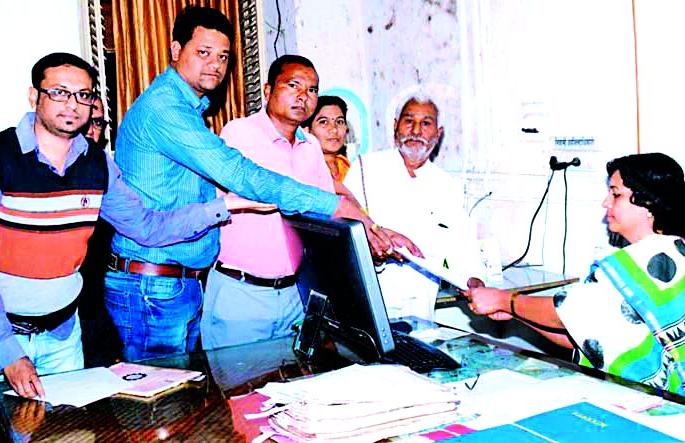 ZP to unemployed service organizations Give internal jobs | बेरोजगार सेवा संस्थांना जि.प. अंतर्गत कामे द्या ZP to unemployed service organizations Give internal jobs | बेरोजगार सेवा संस्थांना जि.प. अंतर्गत कामे द्या