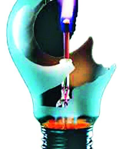 One crore to entrepreneurs, businessmen | उद्योजक, व्यावसायिकांकडे एक कोटी One crore to entrepreneurs, businessmen | उद्योजक, व्यावसायिकांकडे एक कोटी