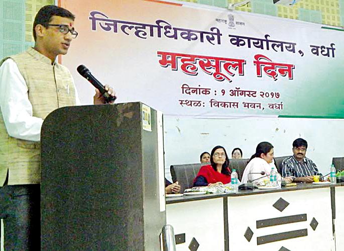 The ability to work in any revenue department | कोणतेही काम करण्याचे सामर्थ्य महसूल विभागातच