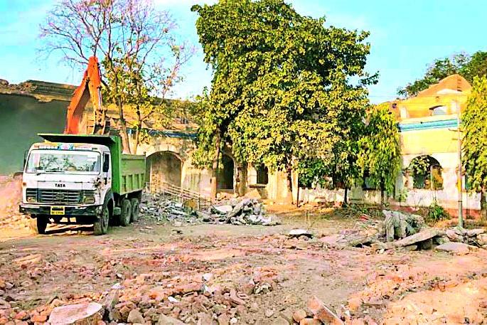 The architecture of the pre-independence era is out of date | स्वातंत्र्यपूर्व काळातील वास्तू कालबाह्य The architecture of the pre-independence era is out of date | स्वातंत्र्यपूर्व काळातील वास्तू कालबाह्य