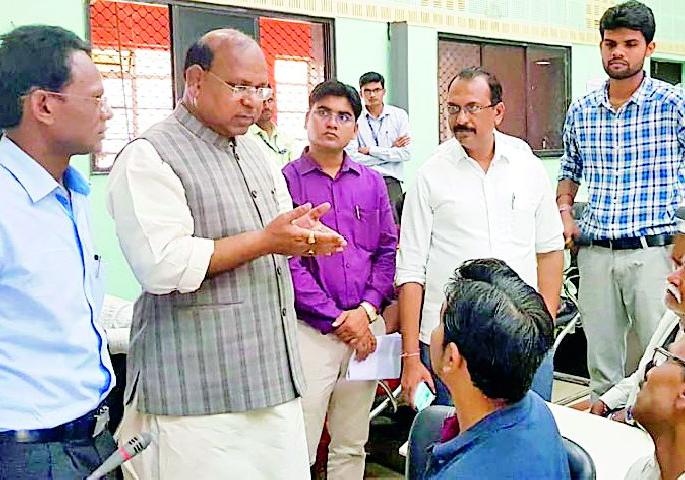 Free health care for more than six thousand poor in the district | जिल्ह्यात सहा हजारांवर अधिक गरिबांना मोफत आरोग्यसेवा Free health care for more than six thousand poor in the district | जिल्ह्यात सहा हजारांवर अधिक गरिबांना मोफत आरोग्यसेवा