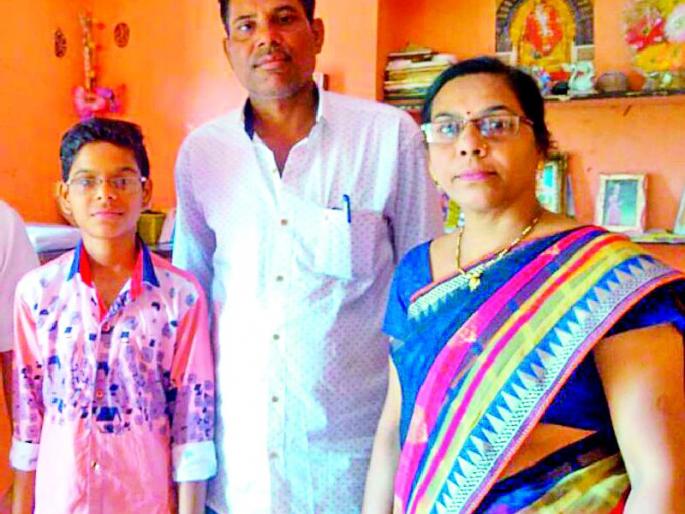 Pranav, who flew over the aircraft | अन् विमान प्रवासाने भारावला प्रणव Pranav, who flew over the aircraft | अन् विमान प्रवासाने भारावला प्रणव