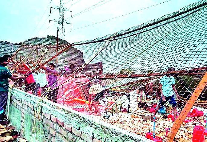 Storm Storm; Loss of millions | वादळाचा तडाखा; लाखोंचे नुकसान Storm Storm; Loss of millions | वादळाचा तडाखा; लाखोंचे नुकसान