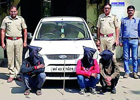Three arrested for trying to rob the weapon | शस्त्राच्या धाकावर लुटण्याचा प्रयत्न करणाºया तिघांना अटक Three arrested for trying to rob the weapon | शस्त्राच्या धाकावर लुटण्याचा प्रयत्न करणाºया तिघांना अटक