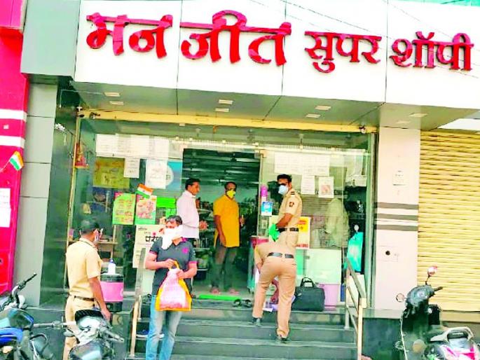 Sealed with 22 reputation in the city | शहरातील २२ प्रतिष्ठाने सील Sealed with 22 reputation in the city | शहरातील २२ प्रतिष्ठाने सील