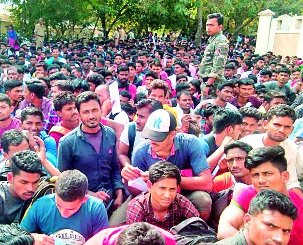 Unemployment issues missing by campaign | प्रचारातून बेरोजगारीचा प्रश्न गायब