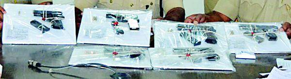 Six pistols, twelve cartridges seized and six smugglers arrested | सहा पिस्टल, बारा काडतूस जप्त, सहा तस्करांना अटक