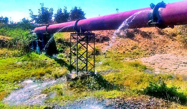 Water wastage of intergovernmental plant | अंतरगाव प्रकल्पाच्या पाण्याचा अपव्यय