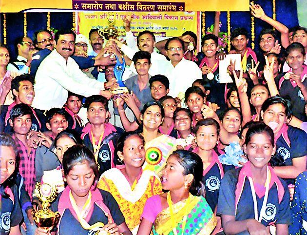 The tribal project concludes at the end of the state-level sports event | आदिवासी प्रकल्पस्तरीय क्रीडा स्पर्धेचा थाटात समारोप The tribal project concludes at the end of the state-level sports event | आदिवासी प्रकल्पस्तरीय क्रीडा स्पर्धेचा थाटात समारोप