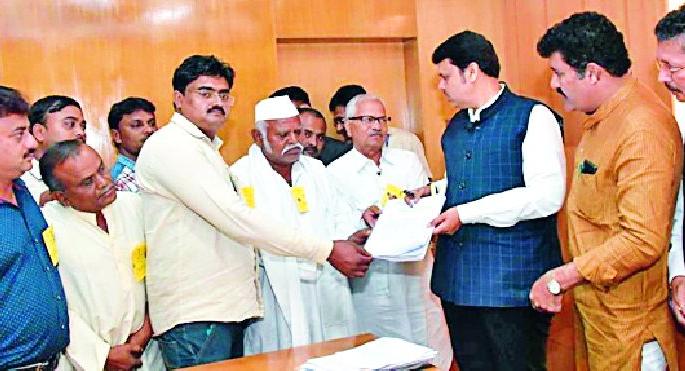 Demand for Darwha Bari community 'CM' | दारव्हा बारी समाजाचे ‘सीएम’ना निवेदन Demand for Darwha Bari community 'CM' | दारव्हा बारी समाजाचे ‘सीएम’ना निवेदन