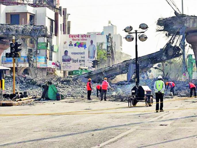 Why delay in construction of 'doubledecker' in Nagpur? | नागपुरातील ‘डबलडेकर’च्या बांधकामाला विलंब का? Why delay in construction of 'doubledecker' in Nagpur? | नागपुरातील ‘डबलडेकर’च्या बांधकामाला विलंब का?