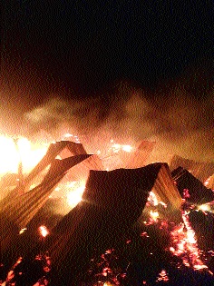 Fire era in Aurangabad district begins; Loss of millions | औरंगाबाद जिल्ह्यात आगीचे सत्र सुरूच; लाखोंचे नुकसान Fire era in Aurangabad district begins; Loss of millions | औरंगाबाद जिल्ह्यात आगीचे सत्र सुरूच; लाखोंचे नुकसान