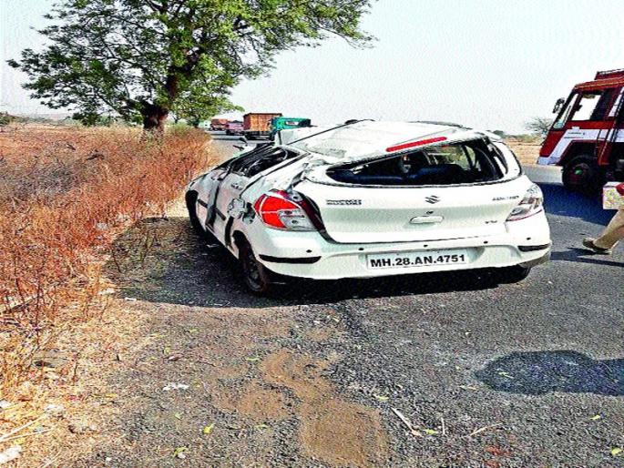 Two devotees killed in Kundalgaon | कुंदलगावजवळ दोन साईभक्त ठार Two devotees killed in Kundalgaon | कुंदलगावजवळ दोन साईभक्त ठार