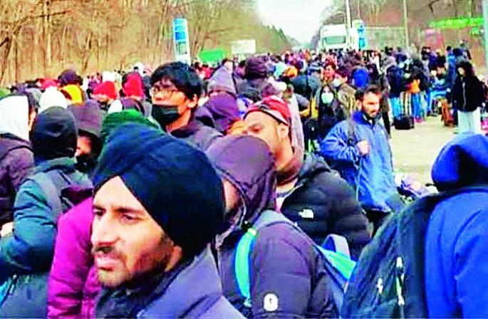 Students stranded in Ukraine continue to struggle for repatriation | युक्रेनमध्ये अडकलेल्या विद्यार्थ्यांचा मायदेशी परतण्यासाठी संघर्ष सुरूच Students stranded in Ukraine continue to struggle for repatriation | युक्रेनमध्ये अडकलेल्या विद्यार्थ्यांचा मायदेशी परतण्यासाठी संघर्ष सुरूच