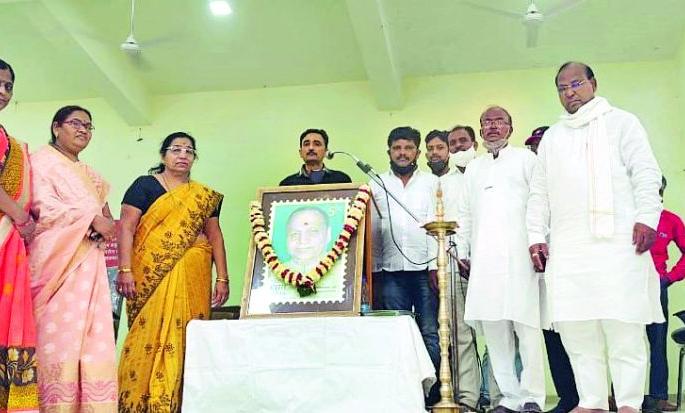 Babuji raised the voice of the poor in the referendum | बाबूजींनी लोकमतमधून गरिबांचा आवाज बुलंद केला Babuji raised the voice of the poor in the referendum | बाबूजींनी लोकमतमधून गरिबांचा आवाज बुलंद केला