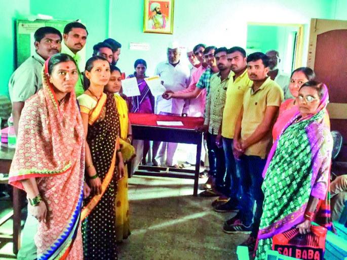 Decision to deal with cash growers | द्राक्ष उत्पादकांचा रोखीने व्यवहार करण्याचा निर्णय Decision to deal with cash growers | द्राक्ष उत्पादकांचा रोखीने व्यवहार करण्याचा निर्णय