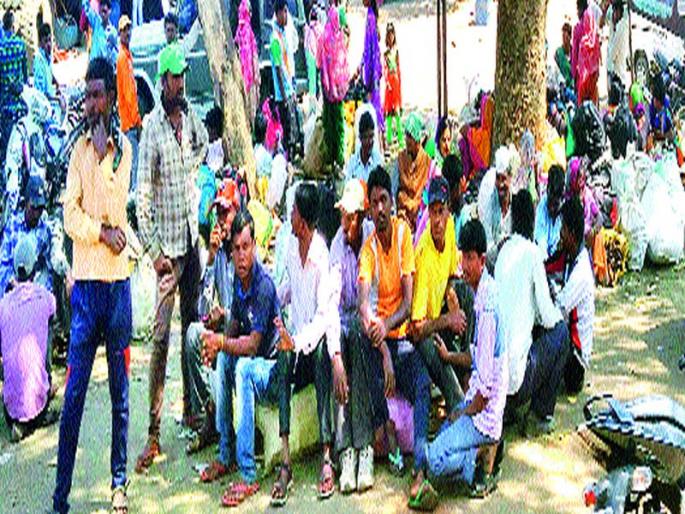 'Chatteke' for tribal people for wages | रोजंदारीसाठी आदिवासींना ‘चटके’ 'Chatteke' for tribal people for wages | रोजंदारीसाठी आदिवासींना ‘चटके’