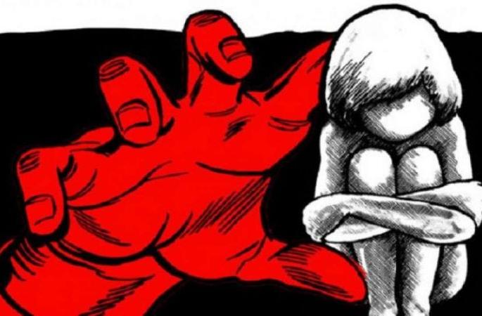 Attempt of molestation of minor girl in Nagpur; citizens Angry | नागपुरात चिमुकलीवर अत्याचाराचा प्रयत्न; नागरिकांनी नराधमाची काढली नग्न धिंड Attempt of molestation of minor girl in Nagpur; citizens Angry | नागपुरात चिमुकलीवर अत्याचाराचा प्रयत्न; नागरिकांनी नराधमाची काढली नग्न धिंड