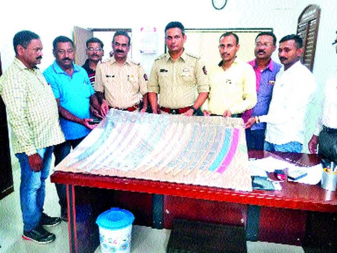 Two suspects seized sixteen swords | दोन संशयितांकडून सोळा तलवारी जप्त Two suspects seized sixteen swords | दोन संशयितांकडून सोळा तलवारी जप्त