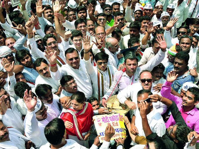 Did we learn to sell pakora? Congress leaders question to BJP government | पकोडे विकण्यासाठी शिक्षण घेतले का? काँग्रेस नेत्यांचा भाजपा सरकारला सवाल Did we learn to sell pakora? Congress leaders question to BJP government | पकोडे विकण्यासाठी शिक्षण घेतले का? काँग्रेस नेत्यांचा भाजपा सरकारला सवाल