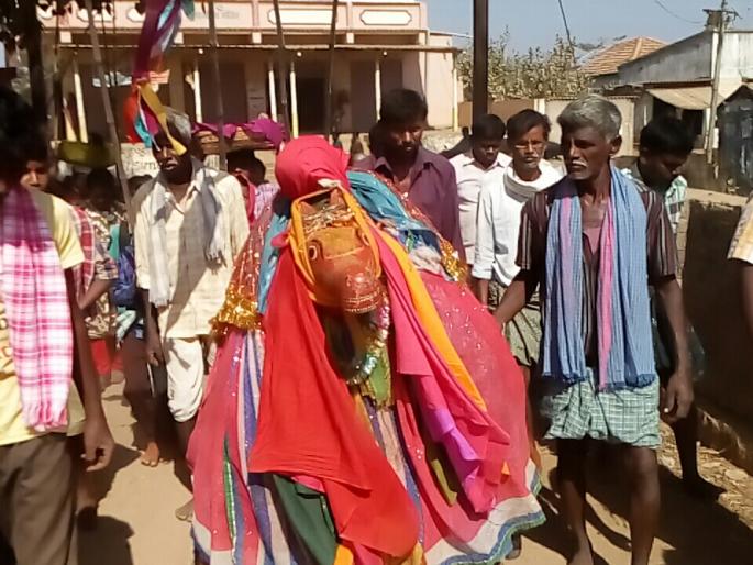 Lakshmidevara: The tradition of tribal areas in Gadchiroli | लक्ष्मीदेवारा : गडचिरोलीच्या आदिवासी भागात द्वापारयुगापासून सुरू असलेली प्रथा Lakshmidevara: The tradition of tribal areas in Gadchiroli | लक्ष्मीदेवारा : गडचिरोलीच्या आदिवासी भागात द्वापारयुगापासून सुरू असलेली प्रथा