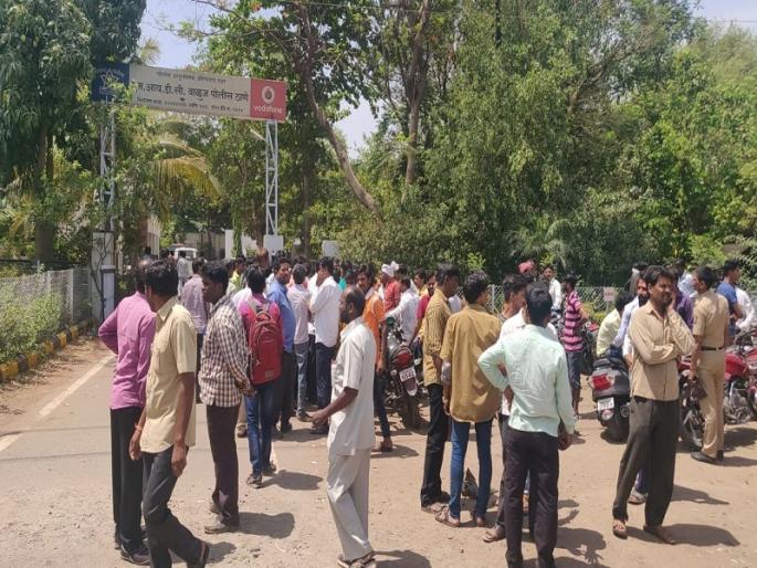 Death of worker in waluj midc | बेशुद्ध पडलेल्या कामगाराचा मृत्यू Death of worker in waluj midc | बेशुद्ध पडलेल्या कामगाराचा मृत्यू