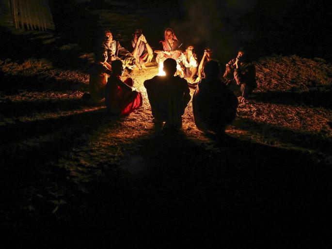 To stop the thieves, now in the Amravati district, 'keep awake' for the youth of Gokkhed | चोऱ्या रोखण्यासाठी अमरावती जिल्ह्यात आता गावखेड्यातील युवकांचे ‘जागते रहो’ To stop the thieves, now in the Amravati district, 'keep awake' for the youth of Gokkhed | चोऱ्या रोखण्यासाठी अमरावती जिल्ह्यात आता गावखेड्यातील युवकांचे ‘जागते रहो’