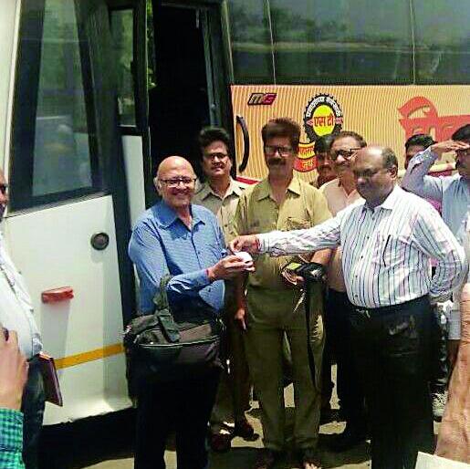 Senior citizens discounts on Shivshahi bus | शिवशाही बसमध्ये ज्येष्ठ नागरिकांना सवलत Senior citizens discounts on Shivshahi bus | शिवशाही बसमध्ये ज्येष्ठ नागरिकांना सवलत