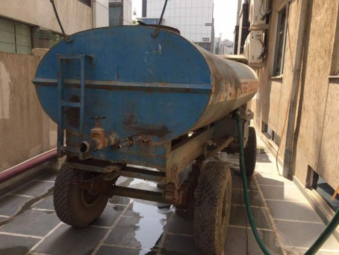 Water tankers are 'unfit' in Nagpur | उपराजधानीतील पाण्याचे टँकर ‘अनफिट’ Water tankers are 'unfit' in Nagpur | उपराजधानीतील पाण्याचे टँकर ‘अनफिट’