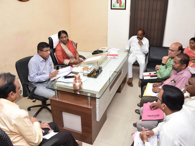 Private agency to take staff, decision in municipal meeting: Action in eight days | खासगी एजन्सीकडून कर्मचारी घेणार, महापालिका बैठकीत निर्णय Private agency to take staff, decision in municipal meeting: Action in eight days | खासगी एजन्सीकडून कर्मचारी घेणार, महापालिका बैठकीत निर्णय