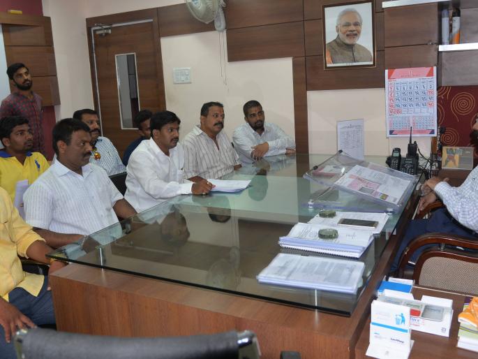 Kolhapur: Inspection by CPJ employees in J.J. | कोल्हापूर : दिव्यांग प्रवर्गातील सीपीआर कर्मचाऱ्यांची जे.जे.कडून तपासणी Kolhapur: Inspection by CPJ employees in J.J. | कोल्हापूर : दिव्यांग प्रवर्गातील सीपीआर कर्मचाऱ्यांची जे.जे.कडून तपासणी