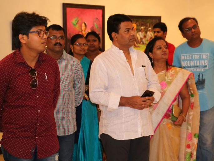 Kolhapur: In response to Bharti Jadhav's inauguration by Swapnil Patil | कोल्हापूर : स्वप्निल पाटील यांच्या चित्रप्रदर्शनाला प्रतिसाद, भरत जाधव यांच्या हस्ते उद्घाटन Kolhapur: In response to Bharti Jadhav's inauguration by Swapnil Patil | कोल्हापूर : स्वप्निल पाटील यांच्या चित्रप्रदर्शनाला प्रतिसाद, भरत जाधव यांच्या हस्ते उद्घाटन