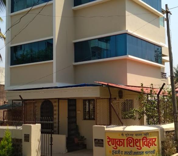 He has set up 'Balvadi' to repay his motherland loan | मातृभूमीचे ऋण फेडण्यासाठी त्यांनी उभारली ‘बालवाडी’