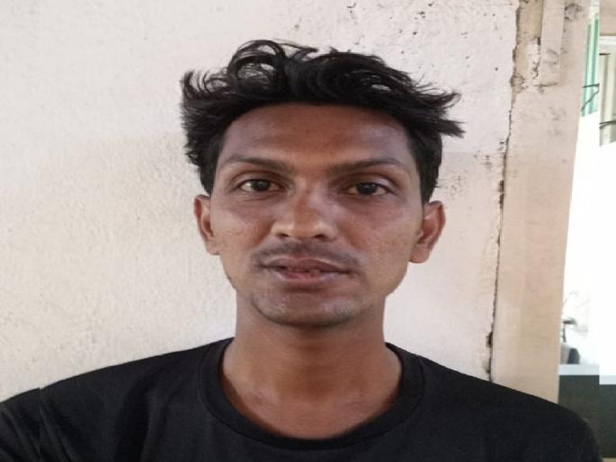 Shiv Sena officer arrested for punching police in Kolhapur | कोल्हापुरात पोलिसाला धक्काबुक्की करणारा शिवसेनेचा पदाधिकारी अटकेत Shiv Sena officer arrested for punching police in Kolhapur | कोल्हापुरात पोलिसाला धक्काबुक्की करणारा शिवसेनेचा पदाधिकारी अटकेत