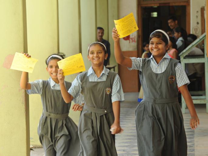 Kolhapur: School resulted in rebellion and result of secondary schools | कोल्हापूर : निकालामुळे शाळा पुन्हा गजबजल्या, माध्यमिक शाळांचा निकाल जाहीर Kolhapur: School resulted in rebellion and result of secondary schools | कोल्हापूर : निकालामुळे शाळा पुन्हा गजबजल्या, माध्यमिक शाळांचा निकाल जाहीर