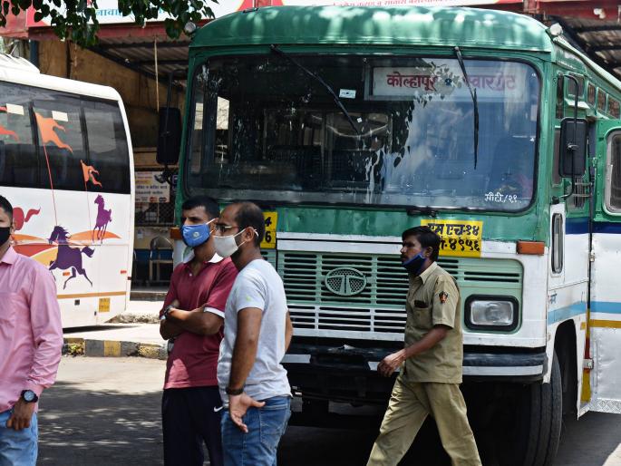 The oncoming bus stopped at the depot, increasing the inconvenience to the passengers | मुक्कामाला येणारी बस आगारातच थांबली, प्रवाशांची गैरसोय वाढली The oncoming bus stopped at the depot, increasing the inconvenience to the passengers | मुक्कामाला येणारी बस आगारातच थांबली, प्रवाशांची गैरसोय वाढली