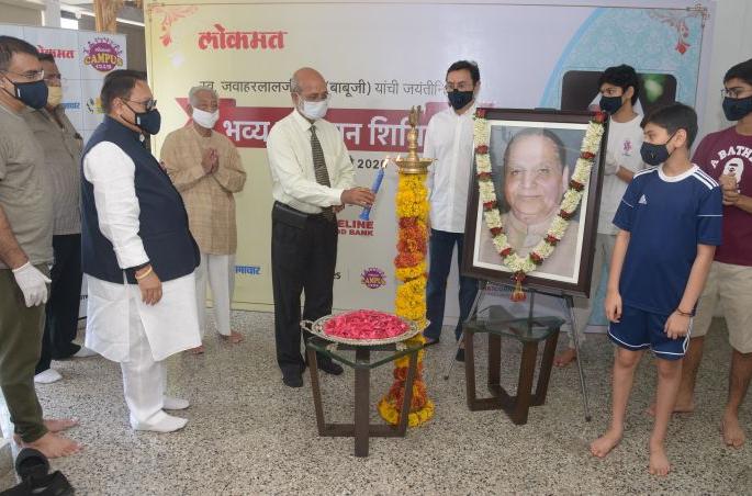 Jawaharlalji Darda alias Babuji's birthday celebration | जवाहरलालजी दर्डा उपाख्य बाबूजी यांची जयंती साजरी; रक्तदान करून वाहिली आदरांजली