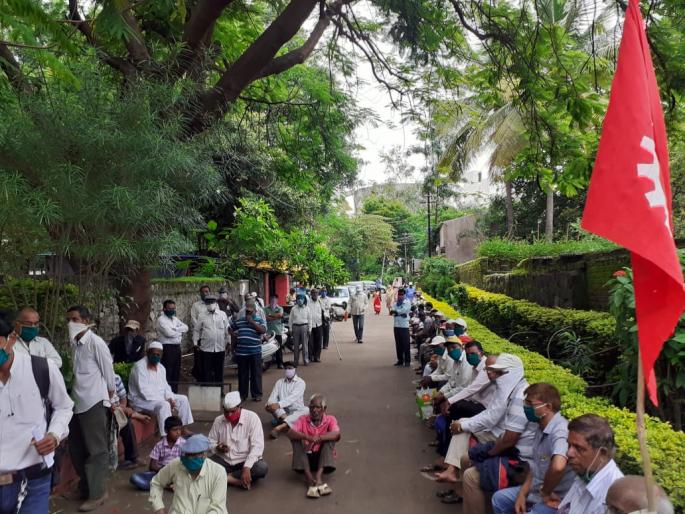 Demonstrations for at least nine thousand pensions, dearness allowance | किमान नऊ हजार पेन्शन, महागाई भत्त्यासाठी निदर्शने Demonstrations for at least nine thousand pensions, dearness allowance | किमान नऊ हजार पेन्शन, महागाई भत्त्यासाठी निदर्शने