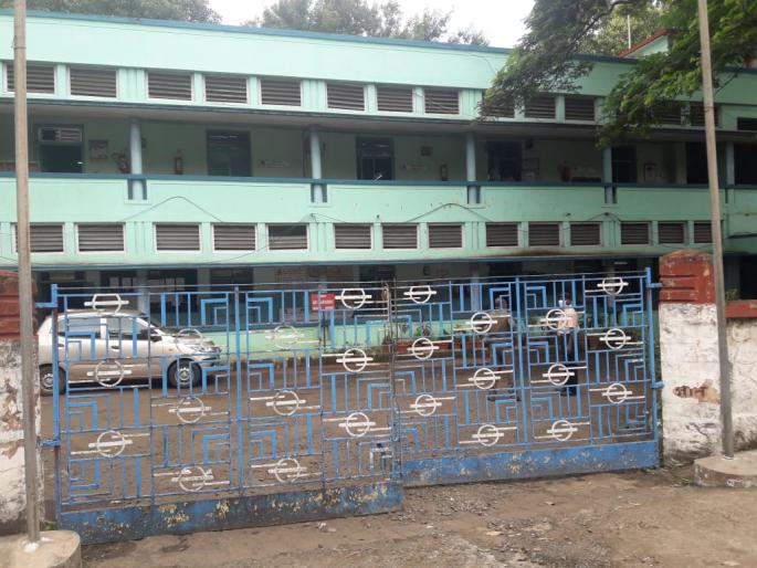 Clerk Corona Positive: S.T. The office staff was shocked | लिपिक कोरोना पॉझिटिव्ह : एस.टी. कार्यालयातील कर्मचाऱ्यांचे धाबे दणाणले Clerk Corona Positive: S.T. The office staff was shocked | लिपिक कोरोना पॉझिटिव्ह : एस.टी. कार्यालयातील कर्मचाऱ्यांचे धाबे दणाणले